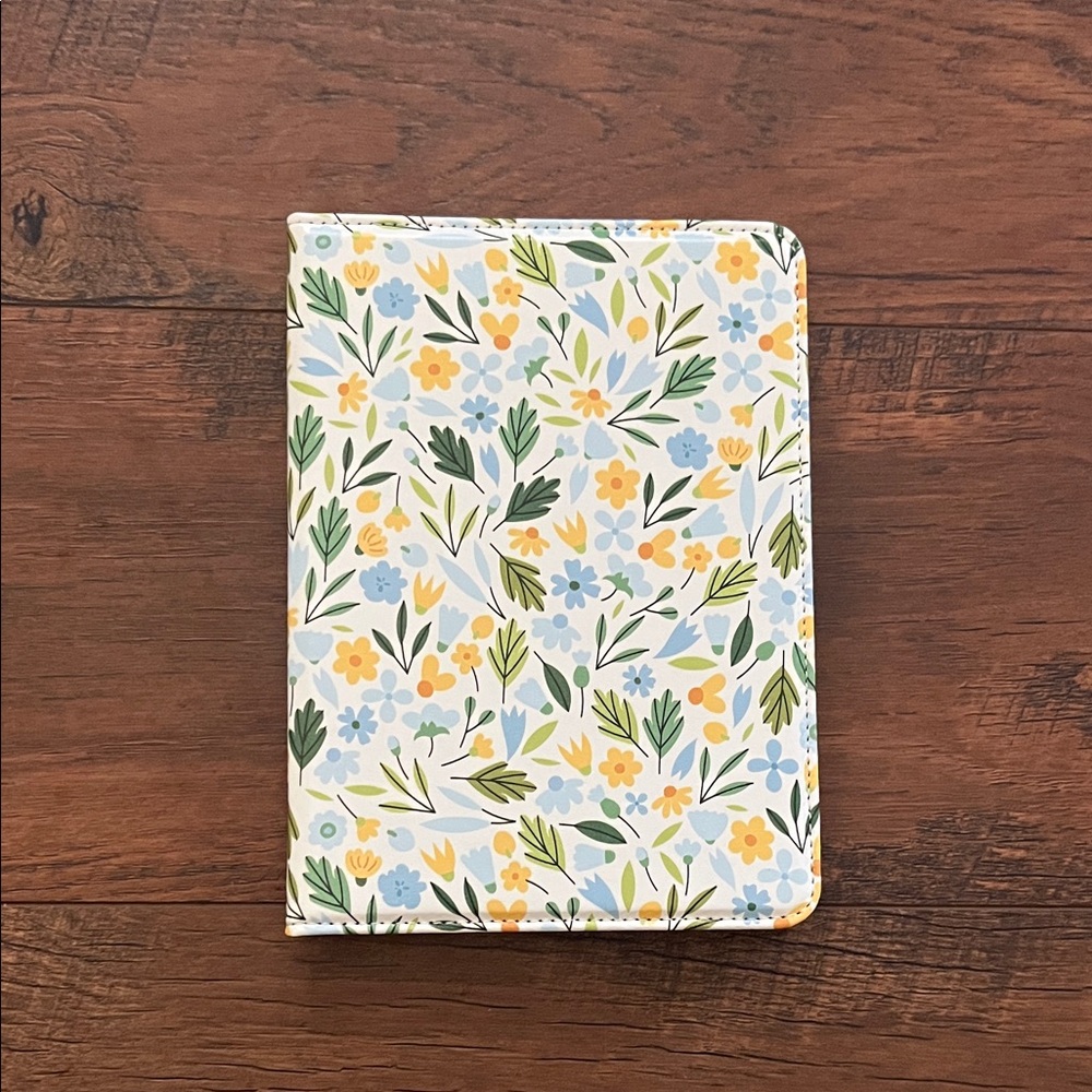 Floral Patterned Kindle Case